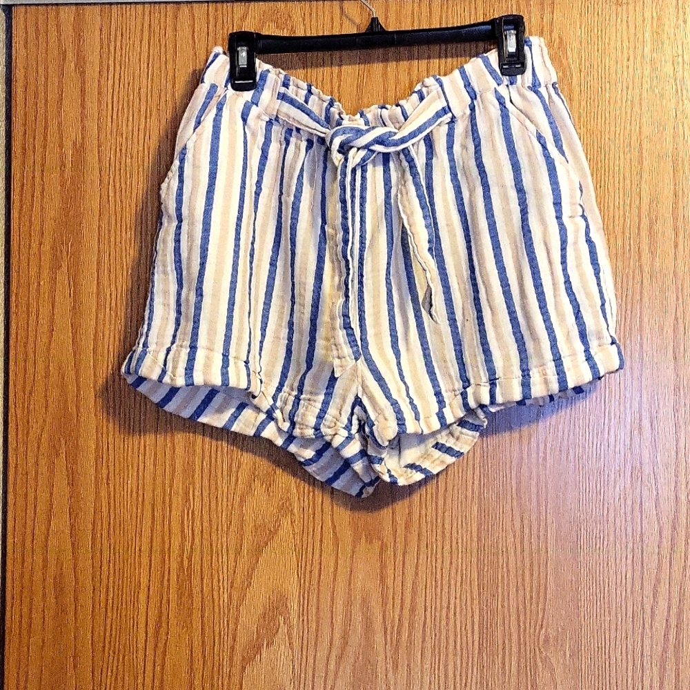 SO GOODS FOR LIFE BEIGE AND BLUE STRIPPED SHORTS. XL